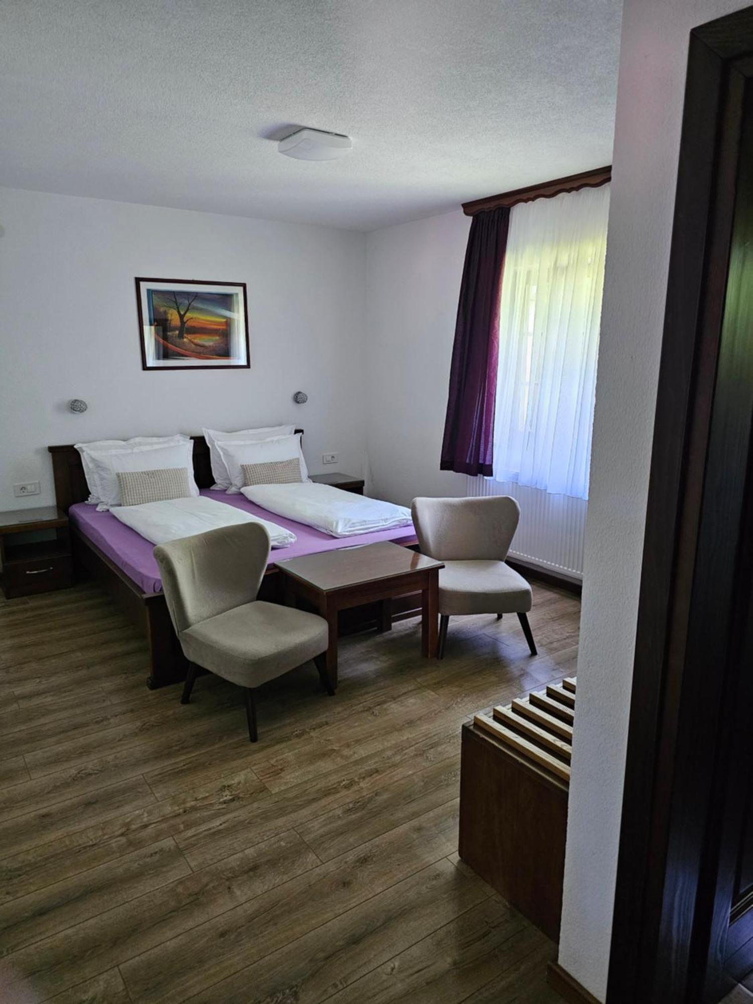 ปันซิออน เบรซา Hotel พลิตวิชกา เยเซรา ภายนอก รูปภาพ