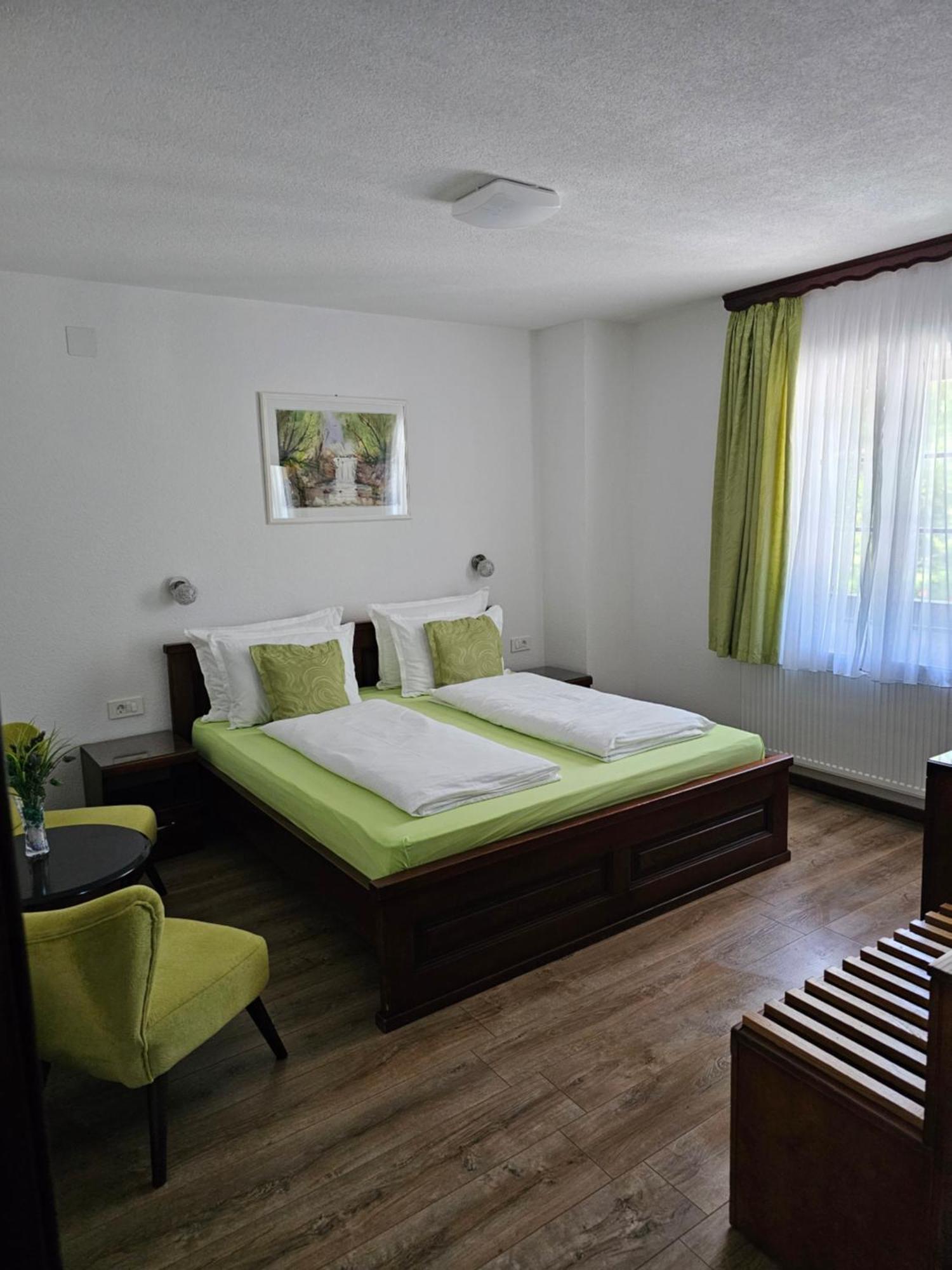 ปันซิออน เบรซา Hotel พลิตวิชกา เยเซรา ภายนอก รูปภาพ