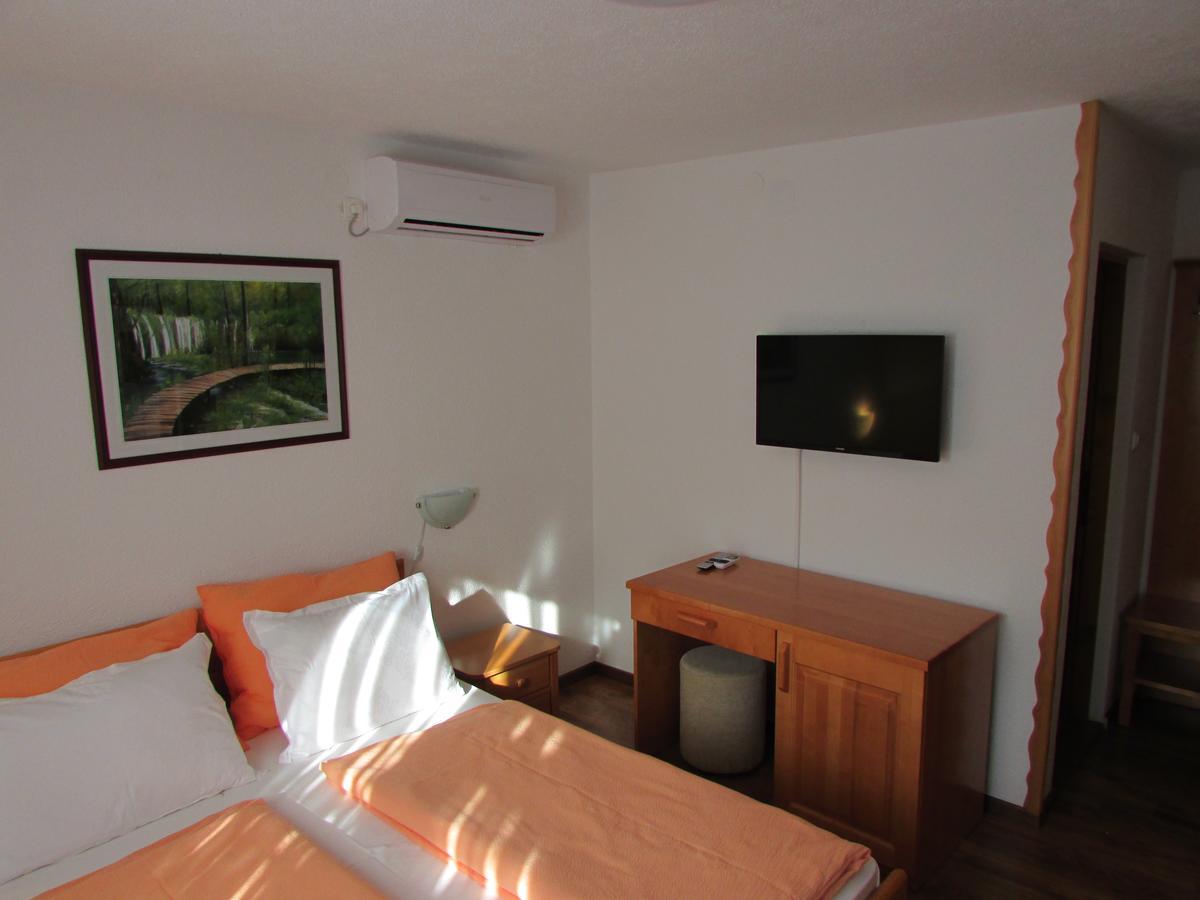 ปันซิออน เบรซา Hotel พลิตวิชกา เยเซรา ภายนอก รูปภาพ