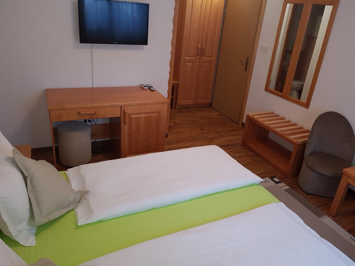 ปันซิออน เบรซา Hotel พลิตวิชกา เยเซรา ภายนอก รูปภาพ